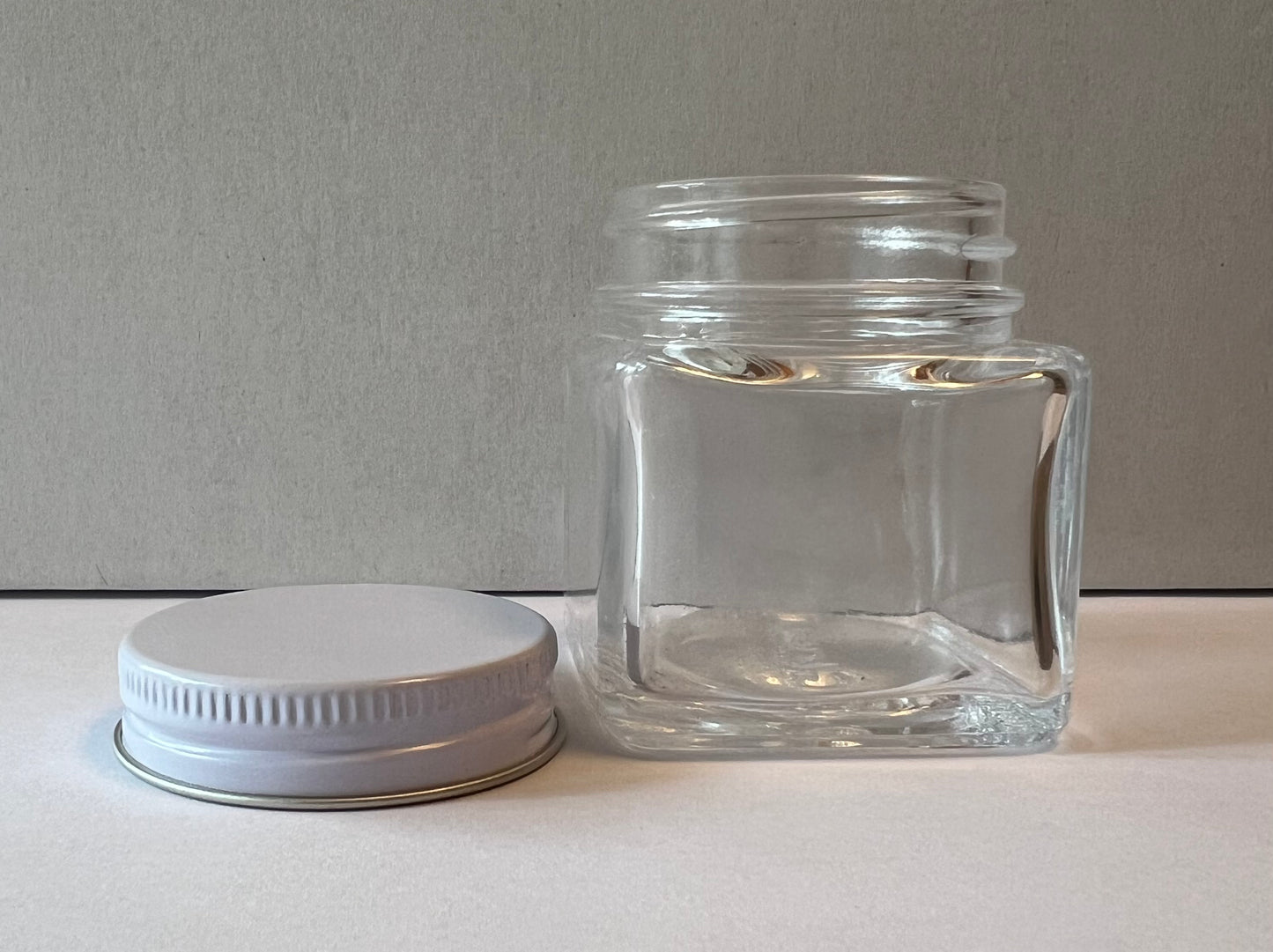 1.5 oz jar with white lid